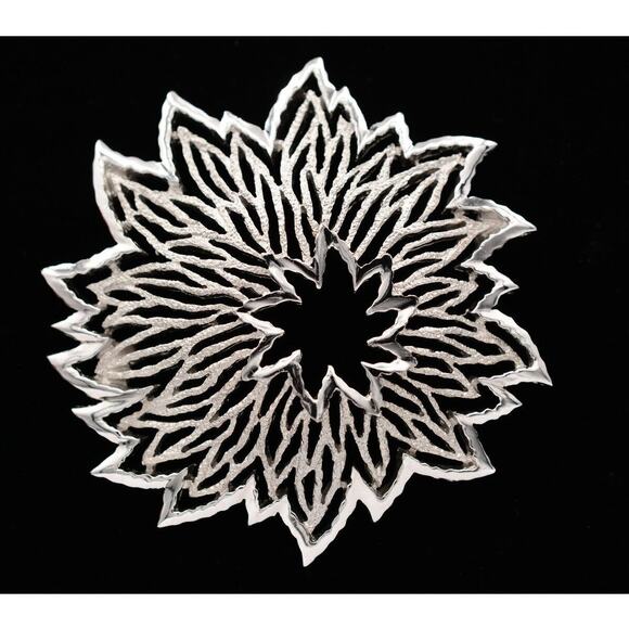 Crown Trifari Vintage Flower Pin Brooch Textured Silver Tone Large Signed Bin4 - Picture 13 of 13